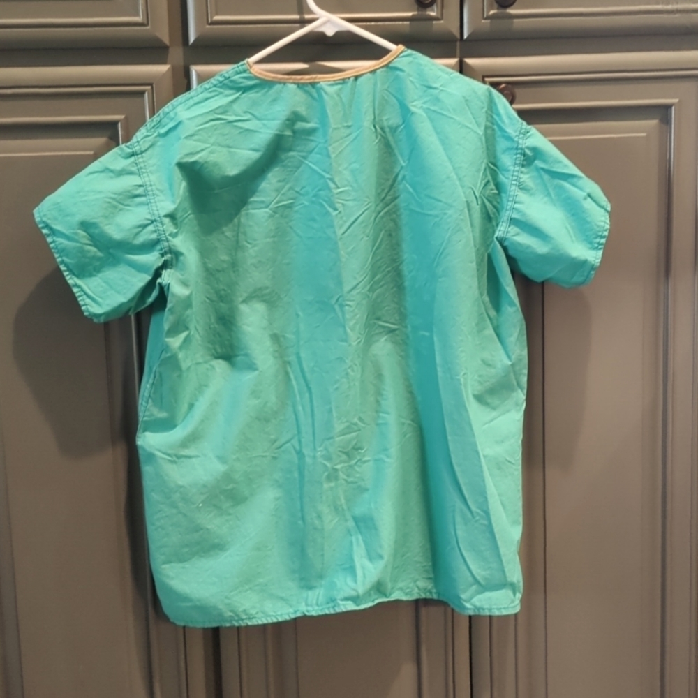 Green Medium Scrubs - Picture 2 of 6